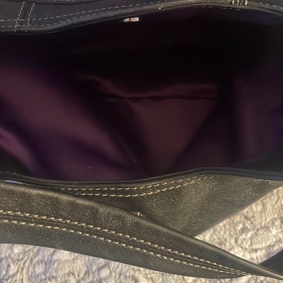 I’m selling authentic coach purse it’s black. - Picture 6 of 8
